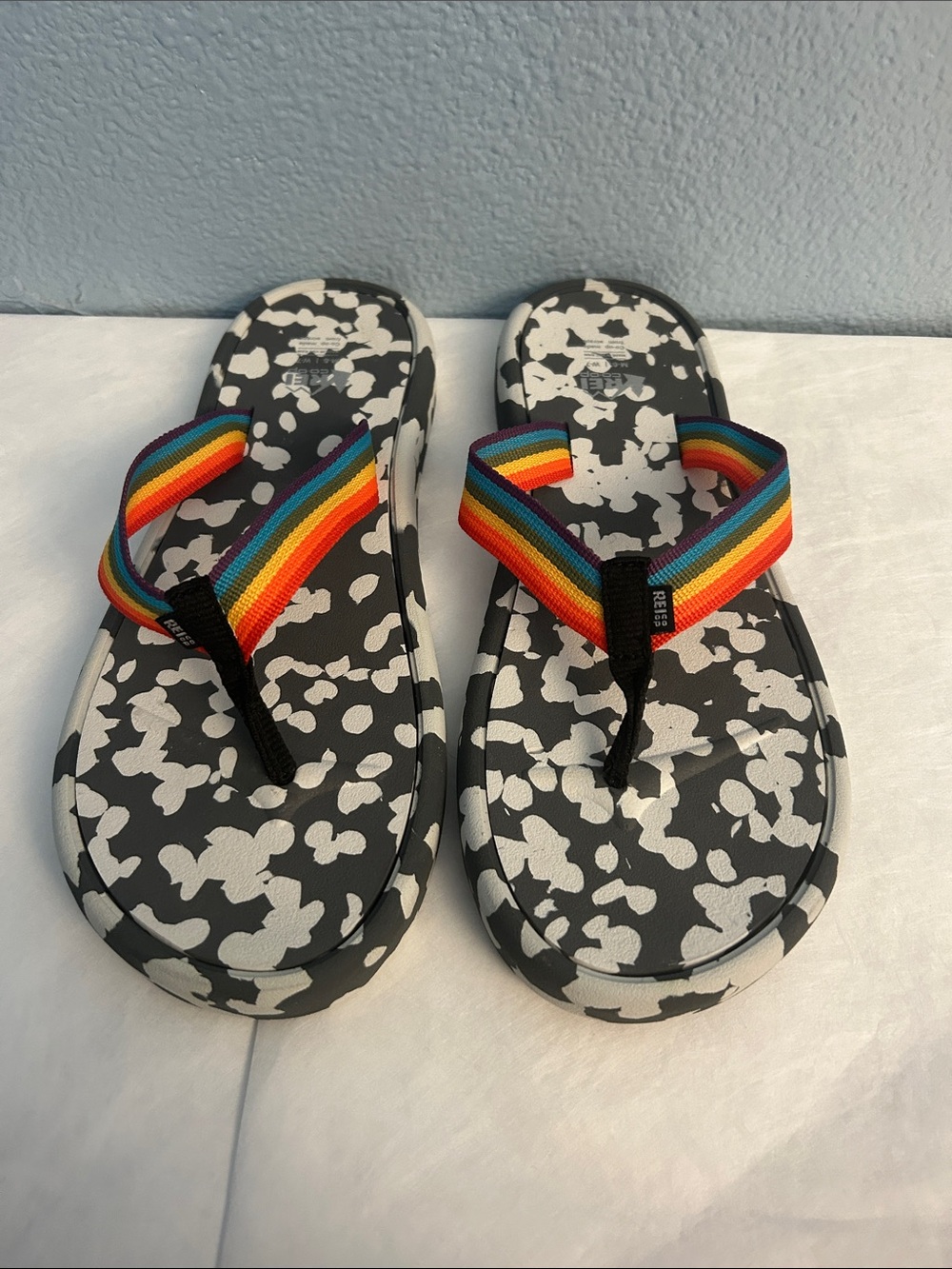 REI Co-Op Recycled Rainbow Pride Strap Flip Flop Sandals Men’s 6/Women’s 7